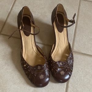 Cute embroidered Pikolinos